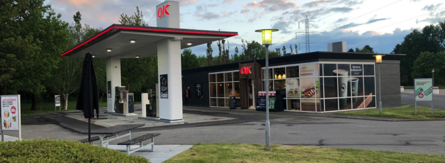 OK_Plus_Struer-tankstation-kiosk-hotdogs-convenience-road_trip-studierabat